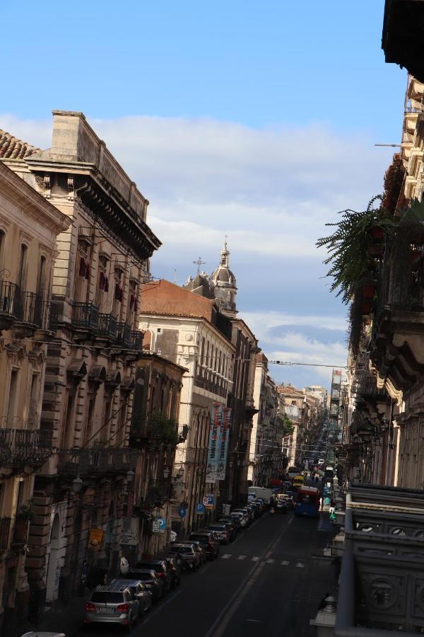 Domus Iole Appartamento Nel Centro Storico Catânia Exterior foto