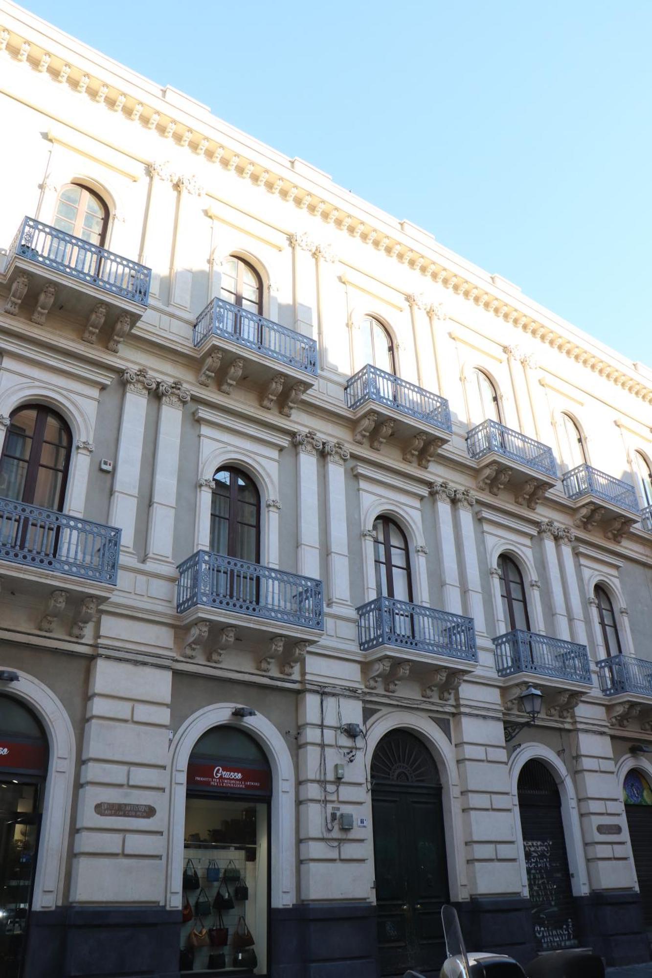 Domus Iole Appartamento Nel Centro Storico Catânia Exterior foto